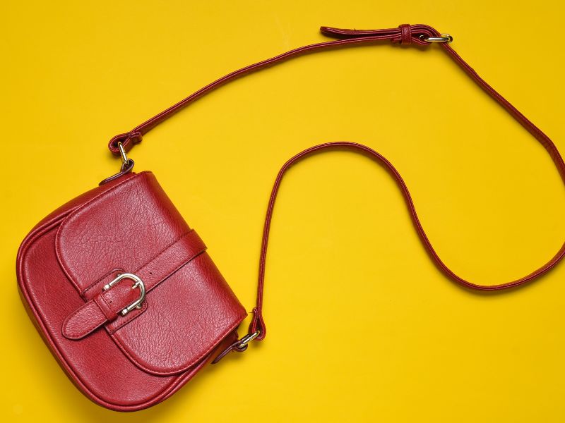 bolsa de couro vermelha