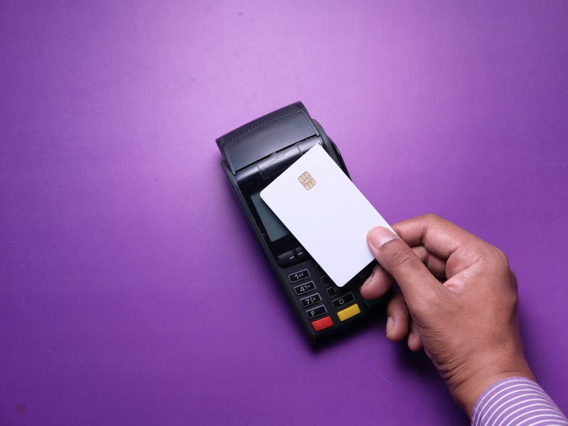 Descubra as diferenças entre boletos vs cartões em termos de segurança, ocorrências de chargeback e como gerenciar o controle de charge-back reverse.