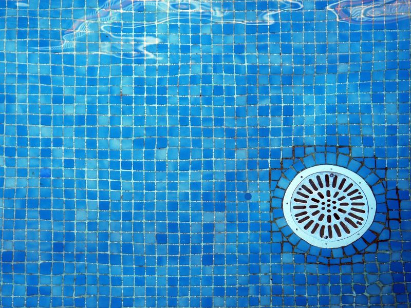 Desentupimento de ralo de piscina