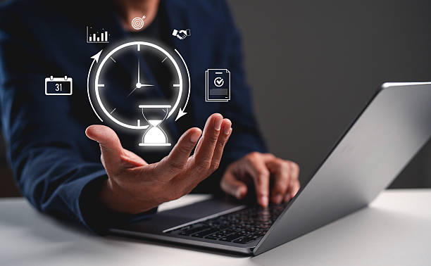 https://media.istockphoto.com/id/2221552625/pt/foto/business-people-watching-a-presentation-on-the-whiteboard-a-man-is-writing-on-the-whiteboard.jpg?s=612x612&w=0&k=20&c=iYbbTxUchyTBhLi5SGMZh5Ga14o0jQ1WGSNwEgdORh4=
